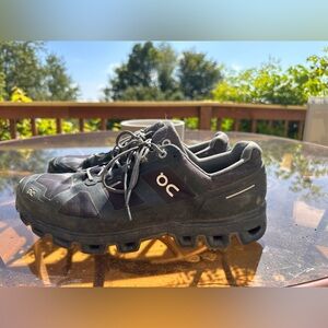 Men’s size 11.5 On Running waterproof Cloudventure Shoes in Graphite Black